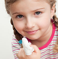 CPD certified paediatric first aid training course for child minders, learn how to treat injuries